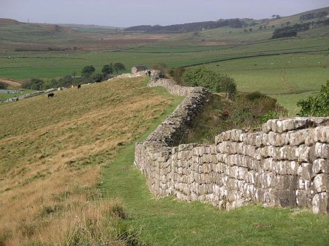 Source: Personal photograph taken by Velella - https://commons.wikimedia.org/wiki/File:Hadrian%27s_wall_at_Greenhead_Lough.jpg